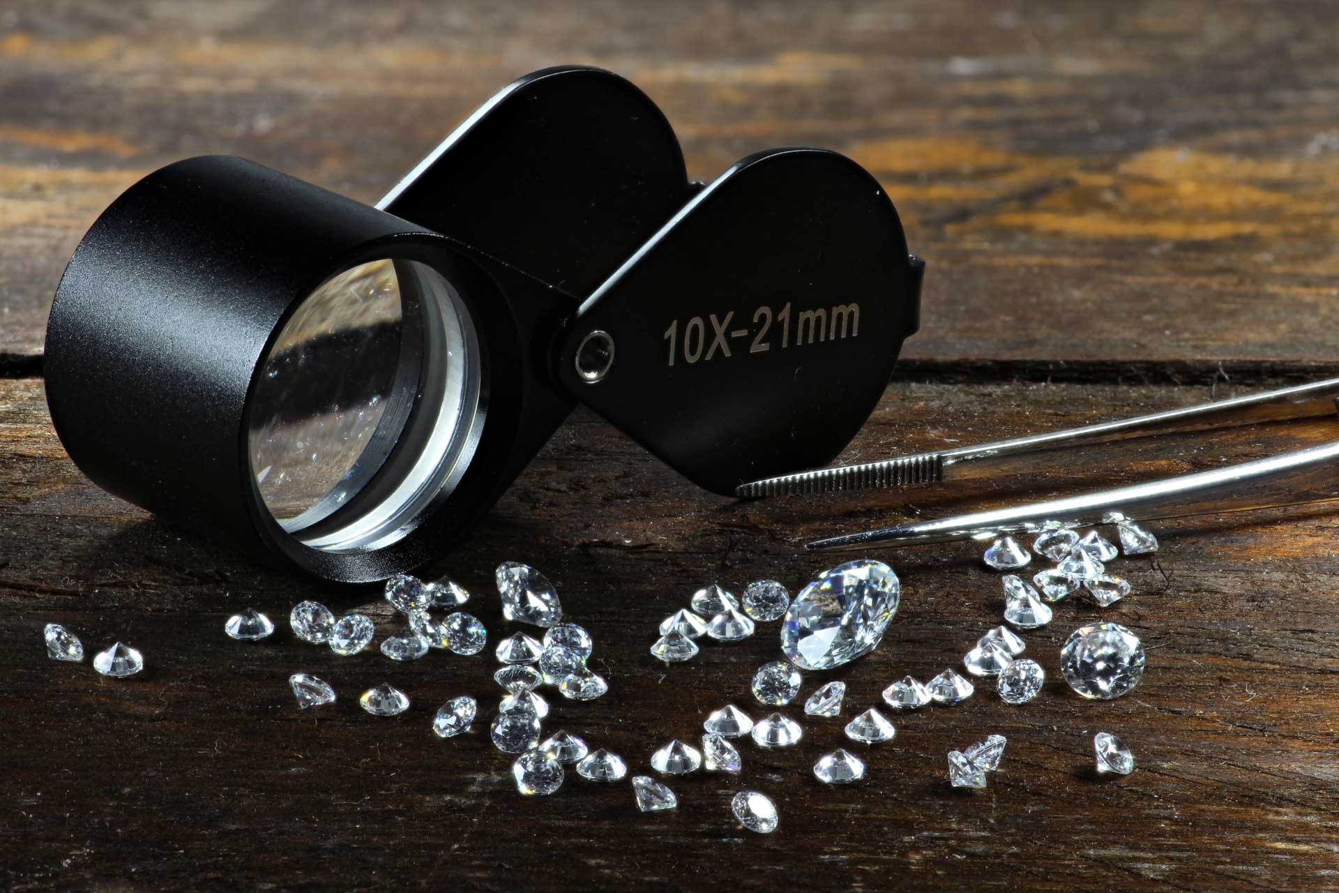 How to tell if a diamond is real or fake | Gillian’s Jewellery