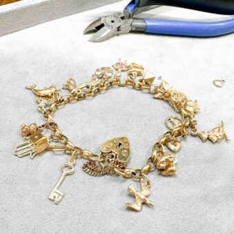 Gillian's Jewellery - Charm Bracelet - Mrs Swift story-03