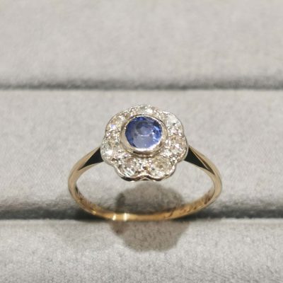 Old Condition of a 70 Year Old heirloom blue sapphire ring remodelling, jewellery remodelling by Gillian's Jewellery, Jewellery Shop Forest Hill Melbourne, Jewellery Repair, Jewellery Remodel, Jewellery Restore, Custom handmade jewellery Design